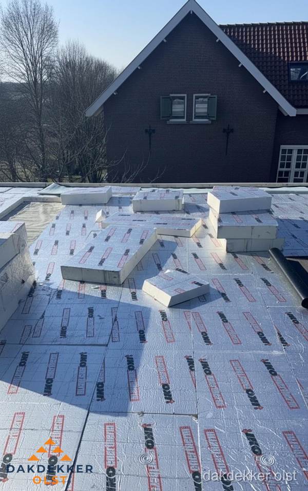 IKO PIR isolatieplaten op plat dak in Olst IKO PIR isolatieplaten op plat dak in Olst